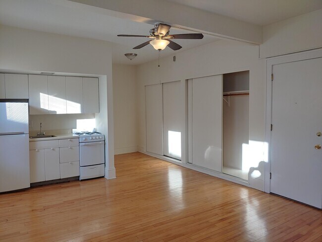 Building Photo - 1919 Dupont