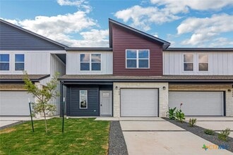 Building Photo - 1908 Royal Loop