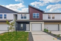 Building Photo - 1908 Royal Loop