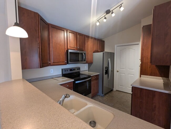 Building Photo - 2-Bedroom Cornelius Condo with Garage + Easy Access to Greenway