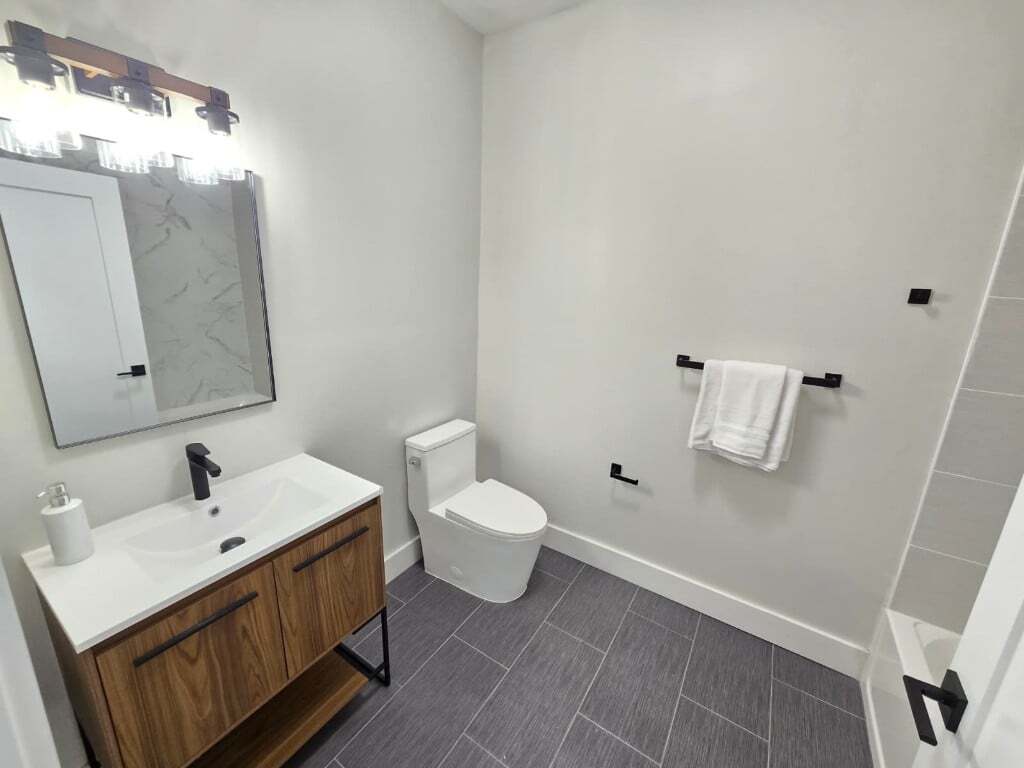 Building Photo - 130 Ellis Ave