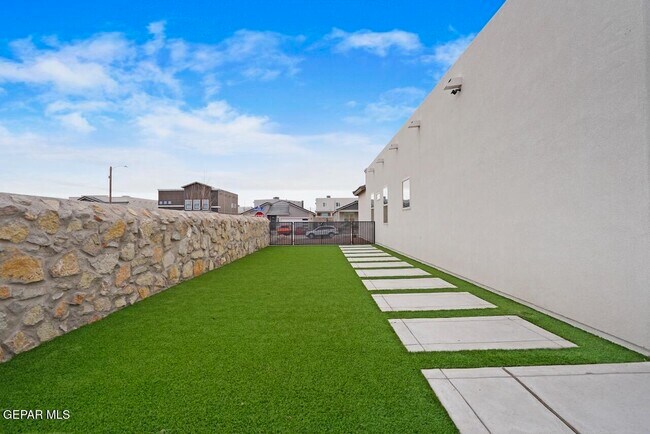 Building Photo - 13183 Emerald Isle St