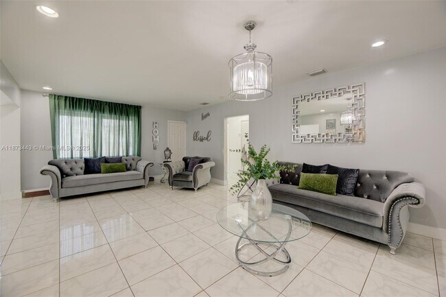 Building Photo - 1240 Peri St