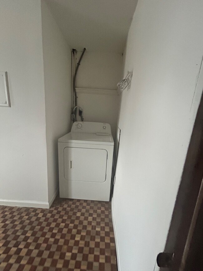 Building Photo - 66 Allison St NE