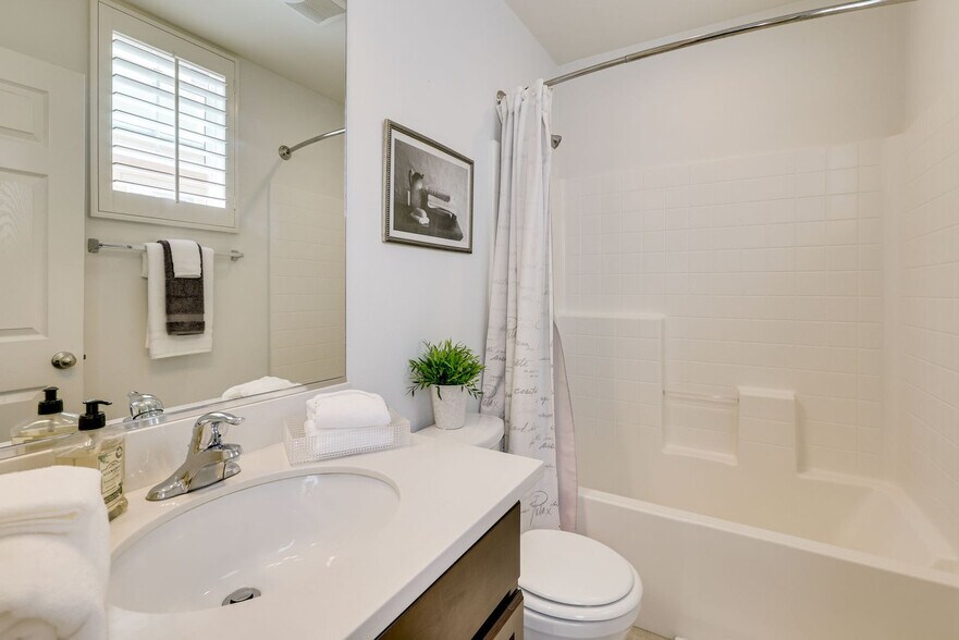 Building Photo - 5086 Cascade Way