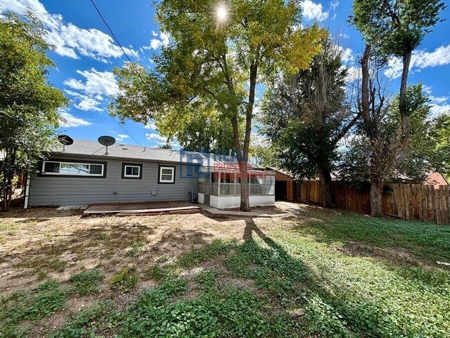 Building Photo - 310 Elmwood Dr