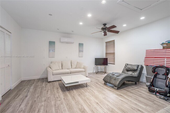 Building Photo - 5452 SW 88th Terrace