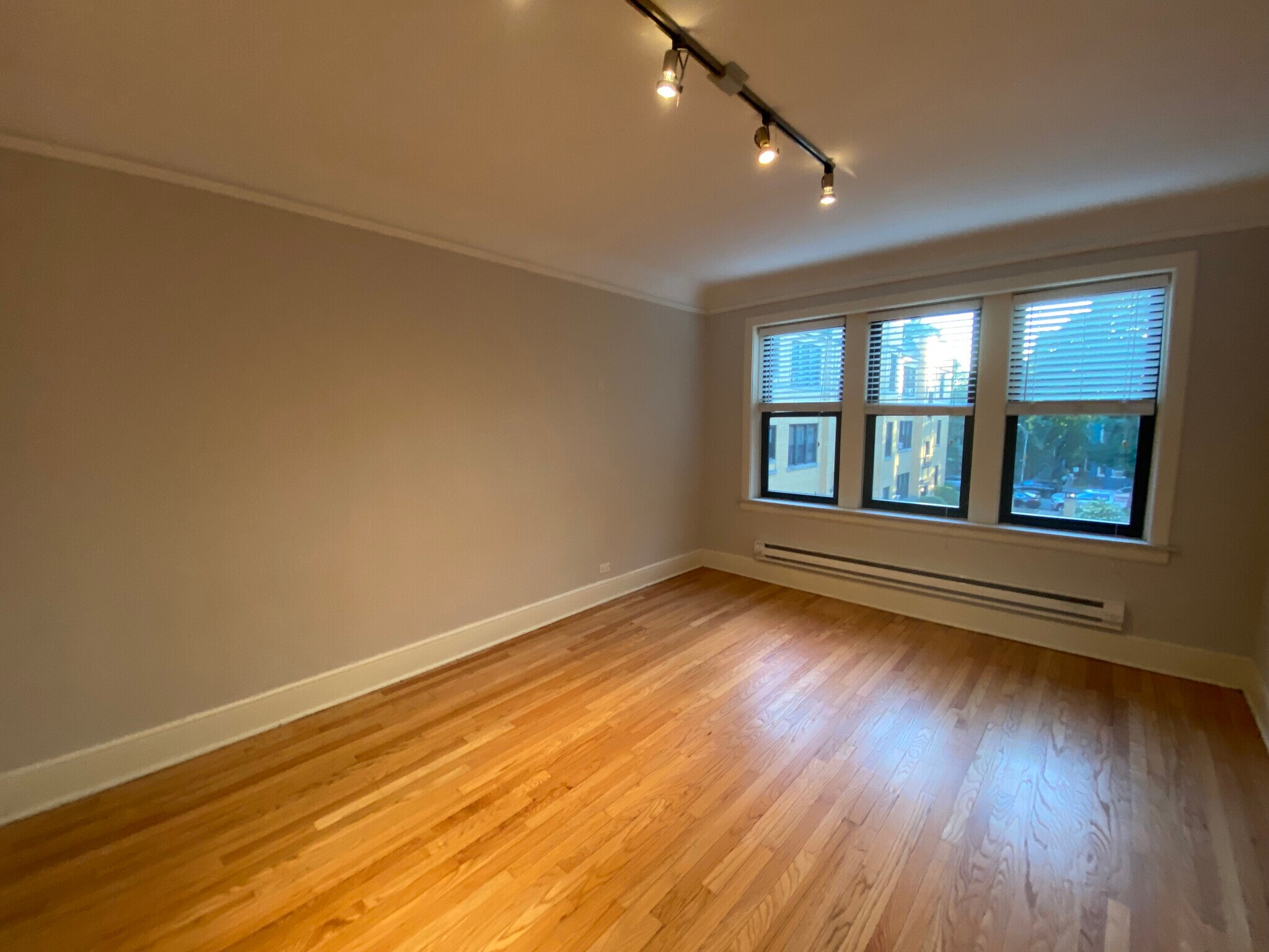 Building Photo - 2331 N Rockwell St