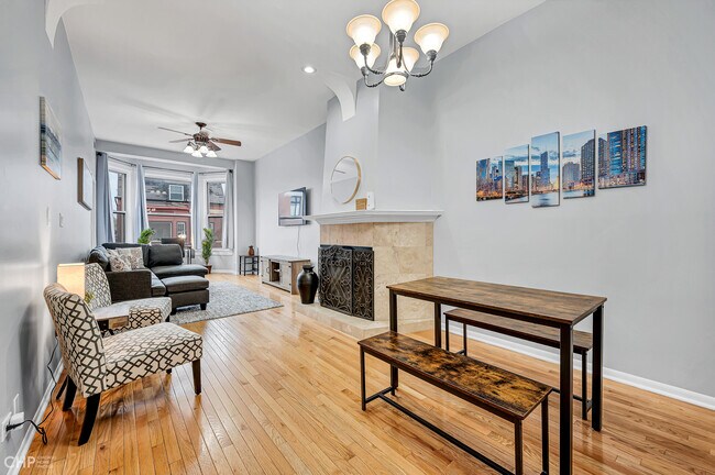 Building Photo - 2202 N Clybourn Ave