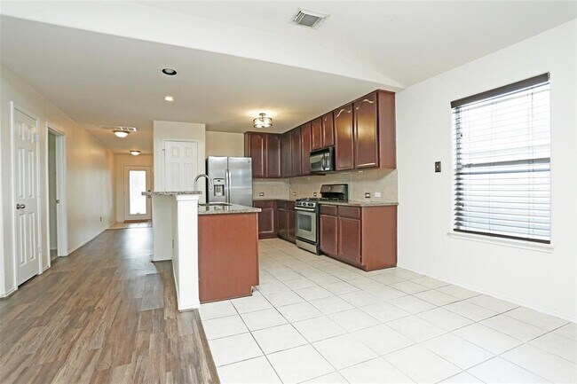 Building Photo - 1939 Wooded Acres Dr