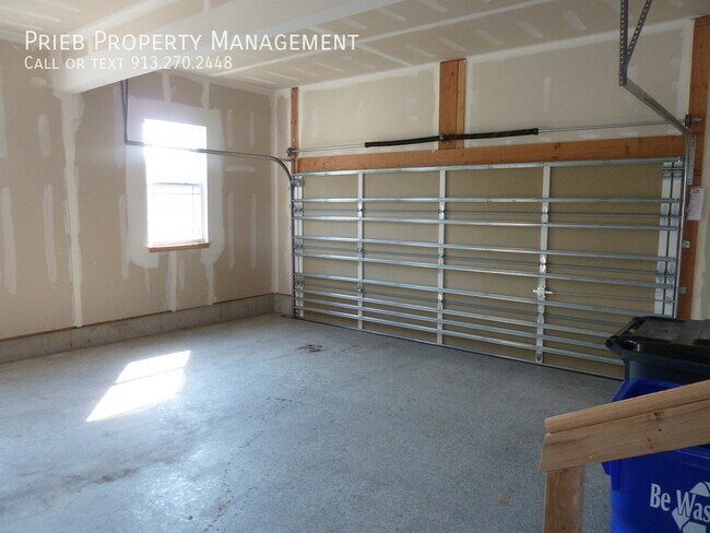 Building Photo - 310 N Ferrel St