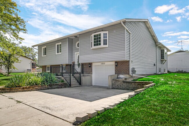 Building Photo - 1023 Westchester Dr