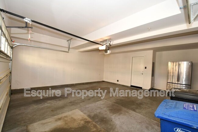 Building Photo - 433 Castiano St