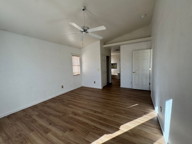 Building Photo - 4 Bedroom Corner Lot Great Location