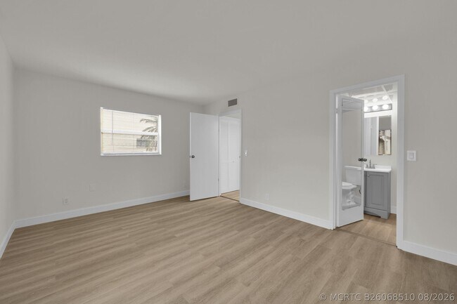 Building Photo - 146 Saxony D