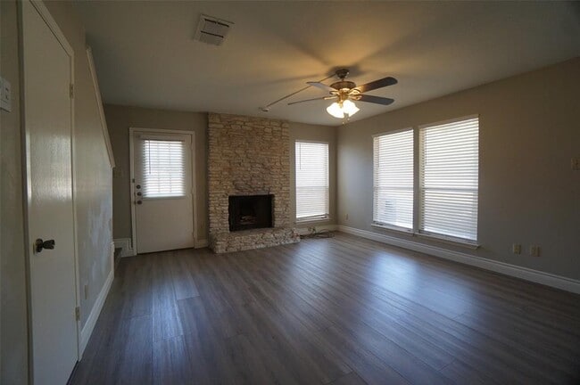 Building Photo - 9100 Mountain Ridge Dr