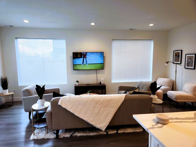 Building Photo - BRAND NEW MODERN LIVING!! HUGE 4 Bed 2.5 Bath Duplex with over 2350+ Sq. Feet.