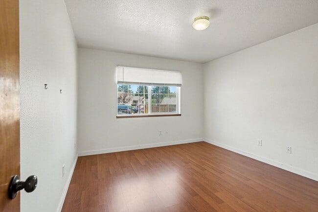 Building Photo - 5260-5262 Springcrest Drive
