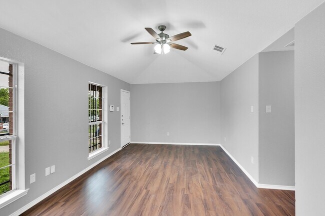 Building Photo - 2520 Fatima Ave