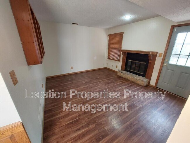 Building Photo - 1903 W 3rd St