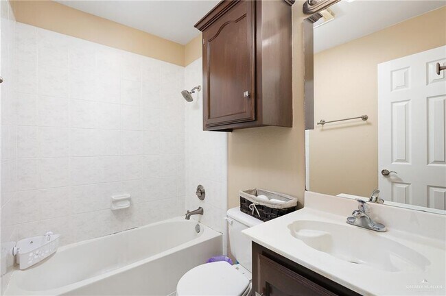 Building Photo - 13 Umbrellabird Ave