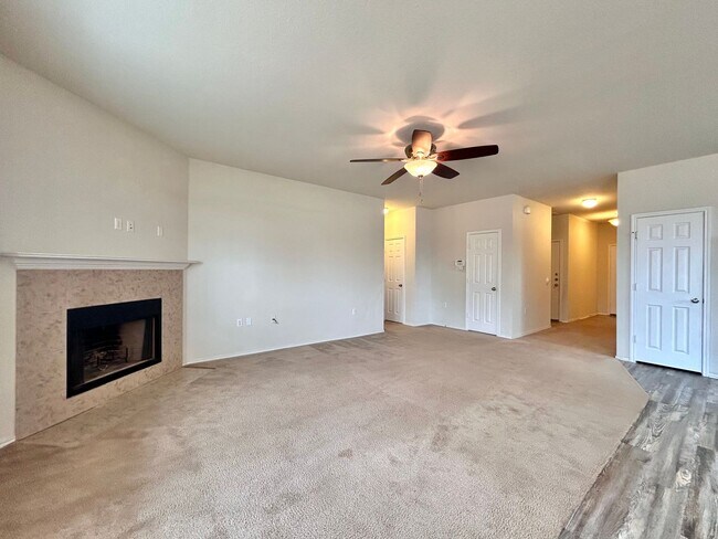 Building Photo - Charming 3/BR 2/BA  Home with Spacious Backyard