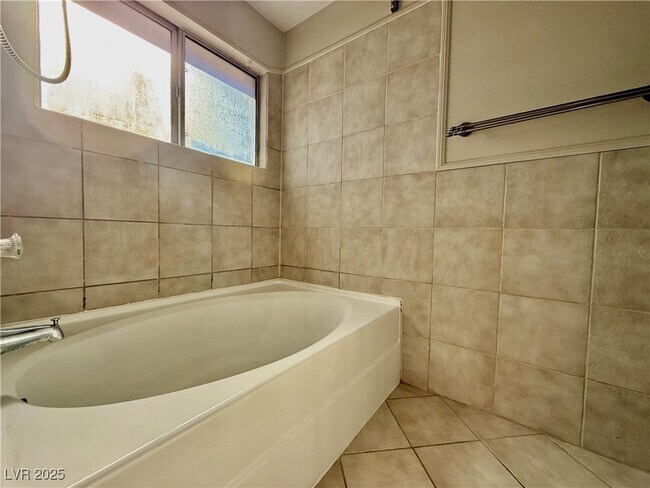 Building Photo - 50 Tidwell Ln