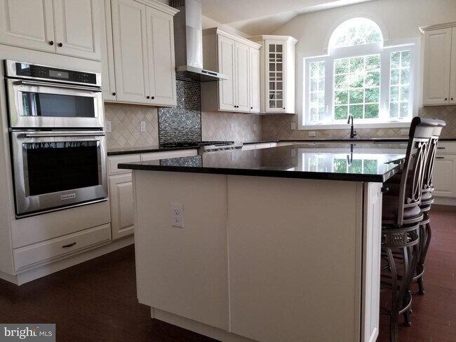 Building Photo - 6493 Fox Glove Ln