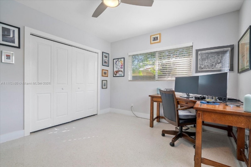 Building Photo - 1900 NE 42nd St