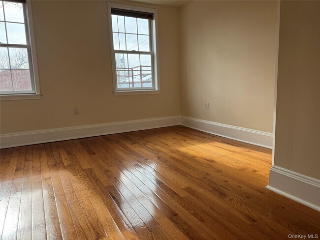 Building Photo - 284 Main St