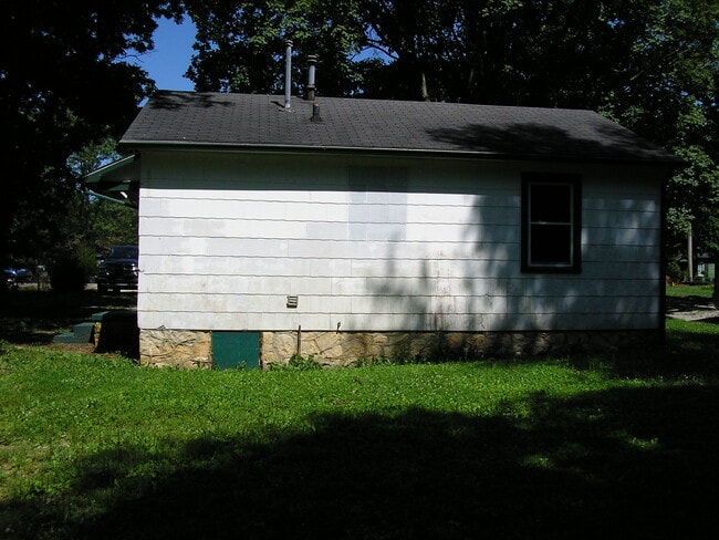 Building Photo - 1635 Sharon Dr