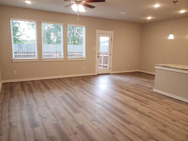 Building Photo - 17202 Crane Fly Dr