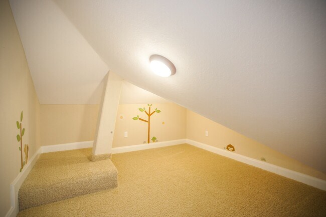 Building Photo - 2 Hadlock Pl