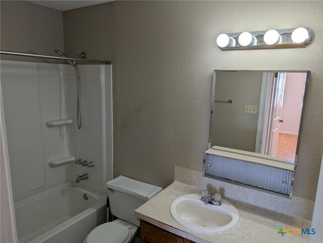 Building Photo - 1002 Charisse St