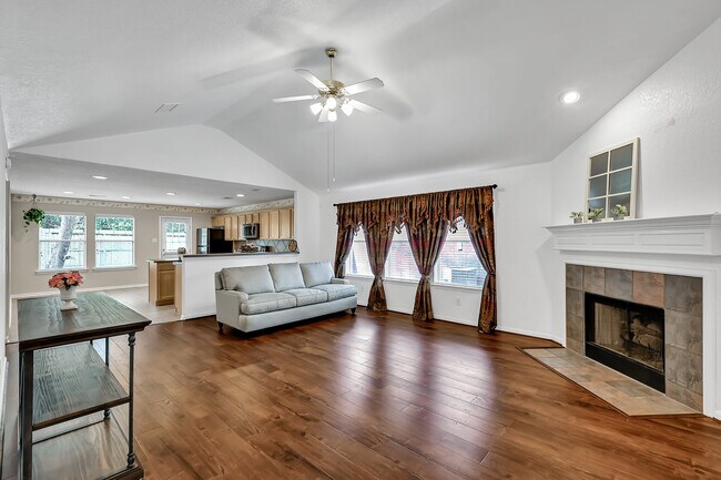 Great Room - 198 W Misty Dawn Dr