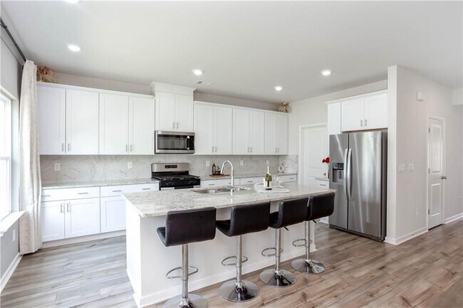 Building Photo - 607 Runnel Dr