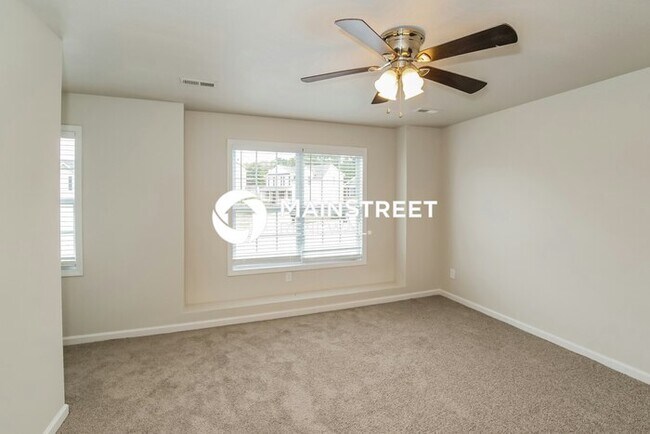 Building Photo - 4 Bedroom Pet-Friendly Home in POWELL, TN with Main Street Renewal