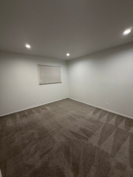 Building Photo - 44539 Lowtree Ave