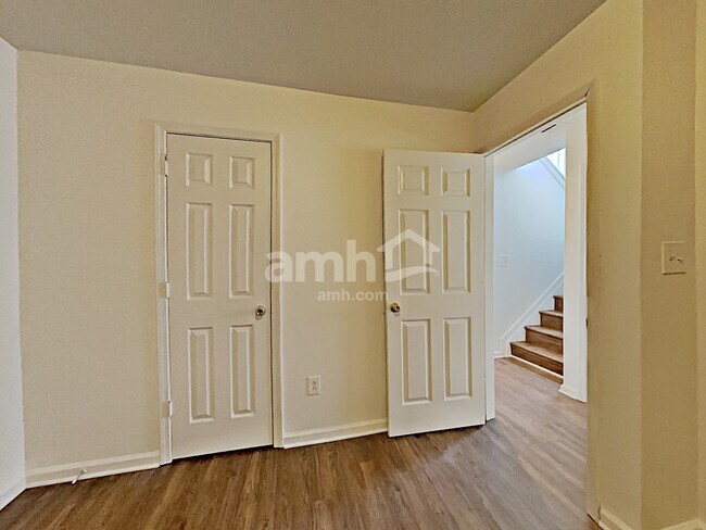 Building Photo - 5950 Hickory Springs Dr