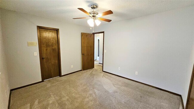 Building Photo - 4009 Cherry Hill Ln