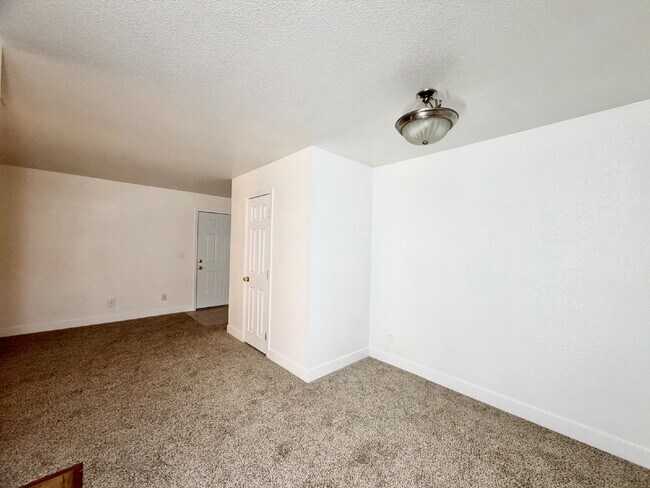 Building Photo - Las Vegas Guard-Gated Condo for Rent | Bella Vita Community | 1 Bedroom Upstairs Unit
