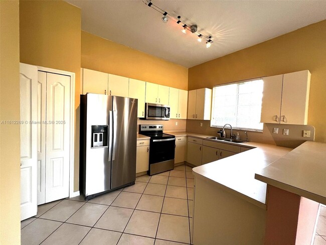 Building Photo - 10139 SW 161st Pl