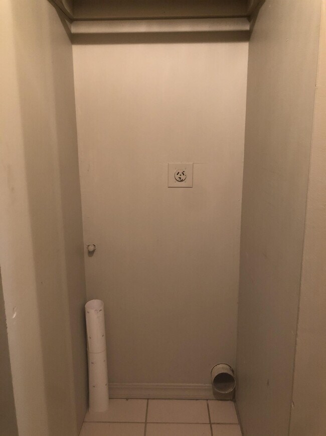 Building Photo - 428 W Locust St