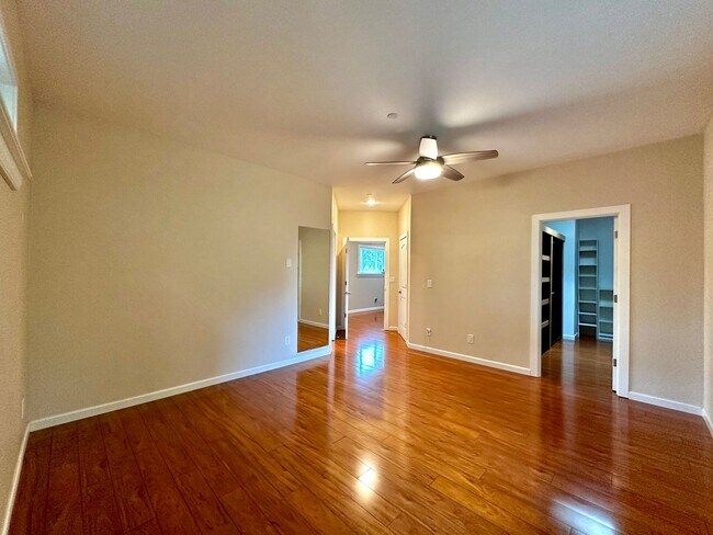 Building Photo - Rare Kent Gem, 3 BR | 3 BA | 2 DEN | 0.41 ...