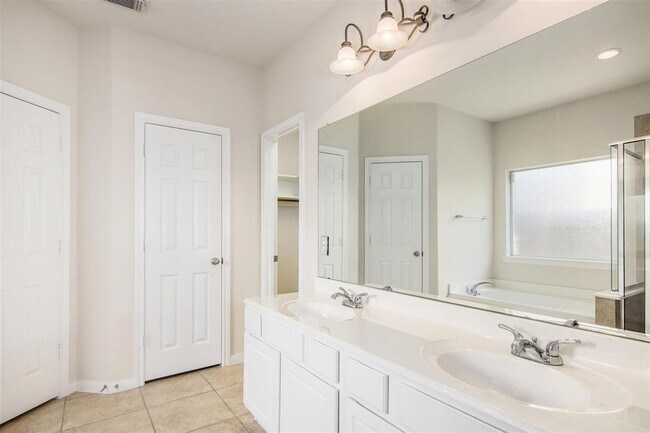 Building Photo - 25609 Tiverton Forest Ct