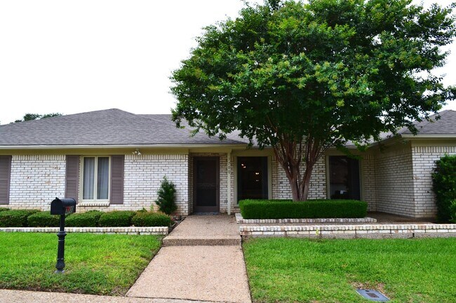 Building Photo - Charming 2 Bed, 2 Bath Home in Waco - Perf...
