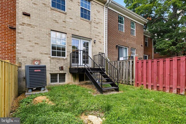 Building Photo - 8769 Hayshed Ln