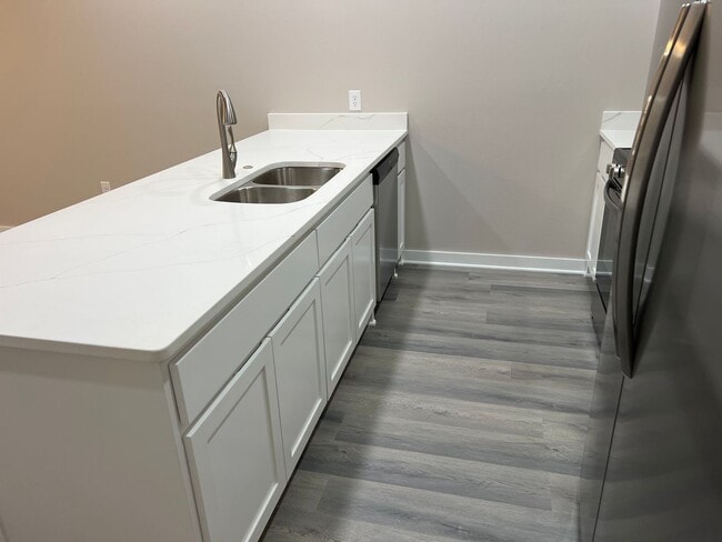 Building Photo - 923 Callie Ave