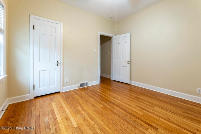 Building Photo - 505 Oxford Pl