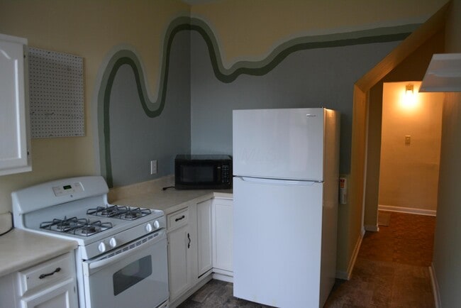 Building Photo - 1351 Highland St